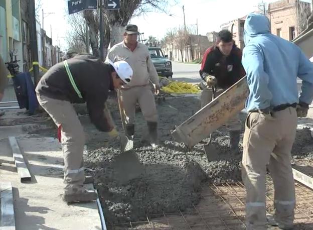 Obras de bacheo en diferentes calles de la Ciudad