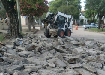 Reparación de calzada en Santiago del Estero y Pedro Lino Funes