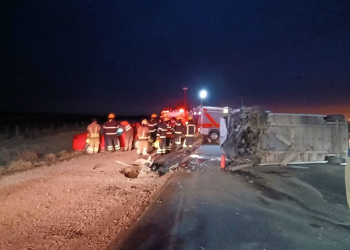 Accidente fatal en Ruta 4: 2 muertos y 16 heridos tras chocar un auto y un minibus