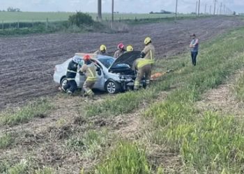Un automóvil sufrió un vuelco en solitario en la Ruta E58