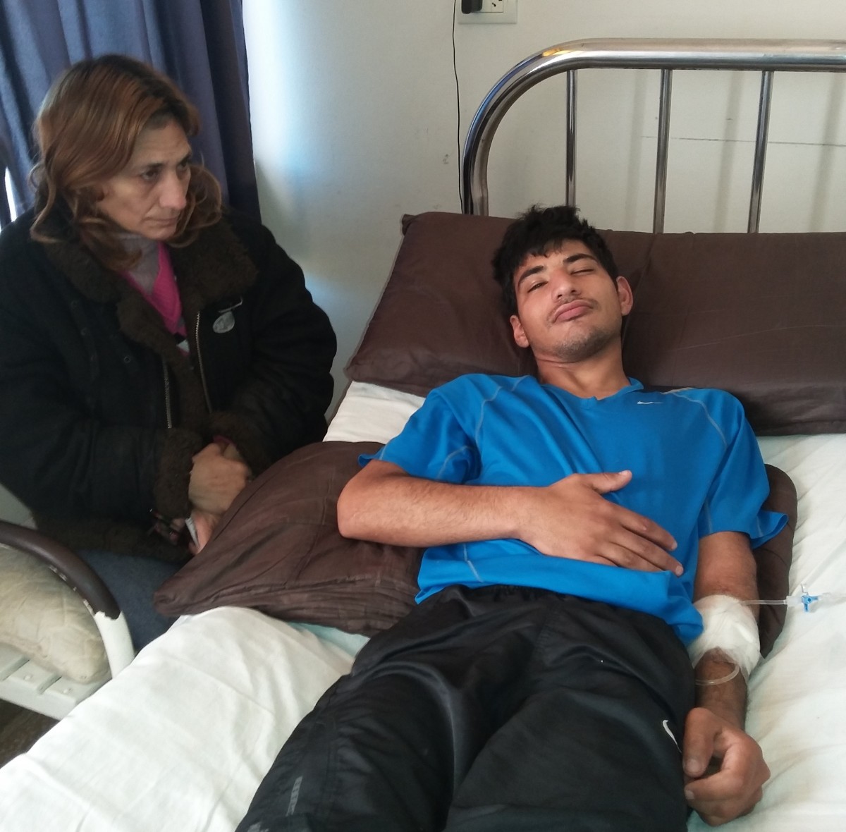 Madre denuncia que su hijo fue golpeado por la policía.