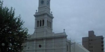 El reloj de La Parroquia La Asunción sin funcionamiento, aparentemente por falta de dinero