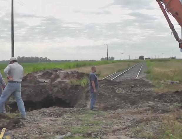 Hoy jueves se iniciaron las obras en paso a nivel de circunvalación este para cruce de canal