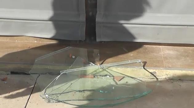 Violentaron un vidrio lateral del comercio Cabaña Espinillos y se llevaron 500 pesos