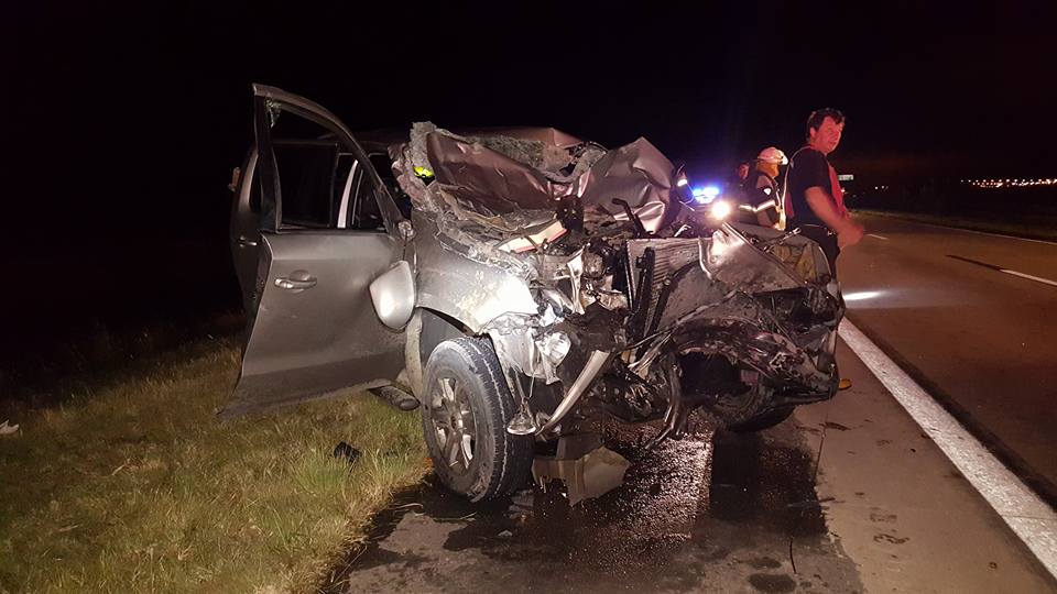 General Roca.- Choque entre dos vehículos que circulaban en el mismo sentido de la autopista