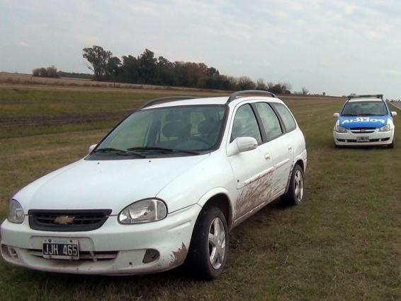 Robaron un remis en Casilda y lo dejaron abandonado en la autopista porque se quedaron sin nafta