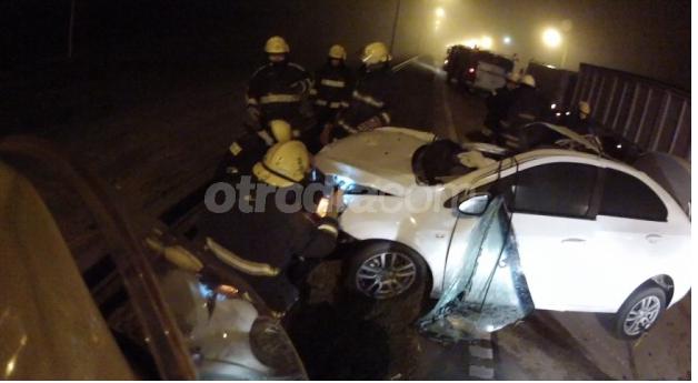 Despistó un automóvil e impactó contra acoplado estacionado en al banquina