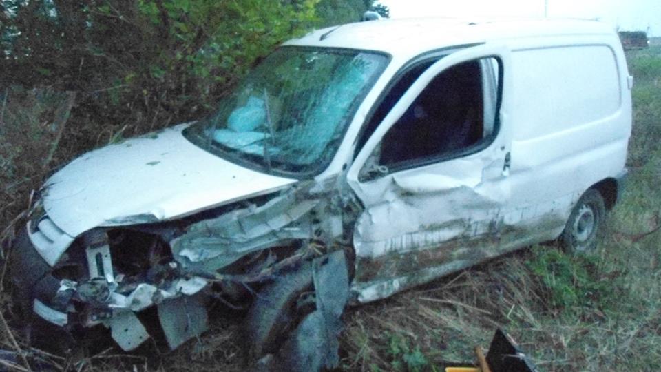 Choque entre dos automóviles y un utilitario en ruta 9