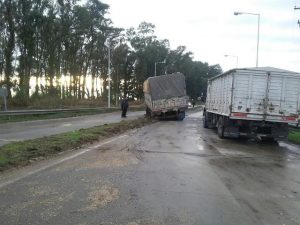Las diferentes peripecias para localizar al chofer del acoplado abandonado