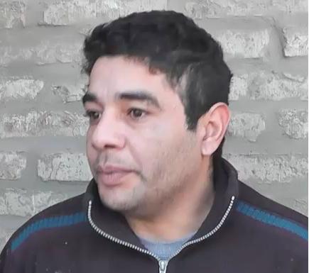 Fue un vecino quien me ayudó, sacando  el colchón hacia la vereda”