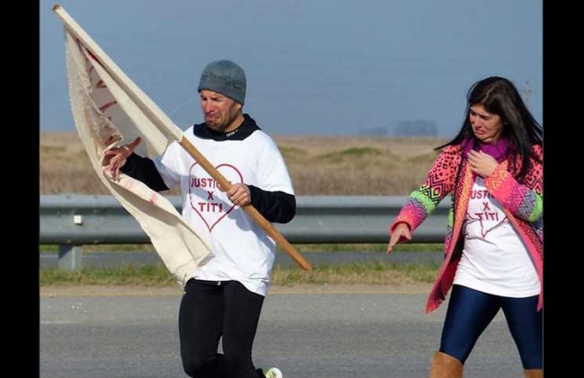 Corrió 158 kilómetros para que la Justicia le permita volver a ver a su «hijo del corazón»