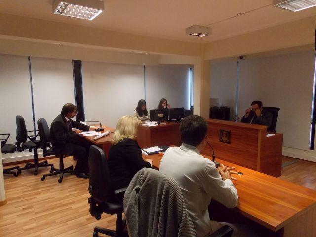 Prisión preventiva para farmacéutico y ex concejal que agredió con un caño a agentes judiciales