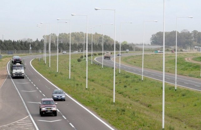 Vecinos de Correa y Carcaraná cortaron la autopista en reclamos de mejores en Ruta Nacional N° 9