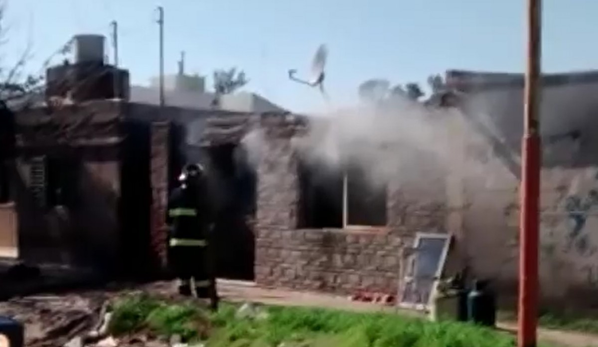 Incendio en casa de familia.-