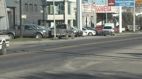 Ruta 9 y una pintada sobre los pozos