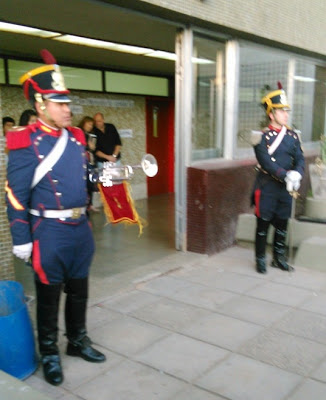 Presencia de Granaderos en Leones con un Museo móvil