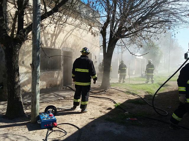 Incendio de vivienda ubicada en calle Rafael Núñez 150