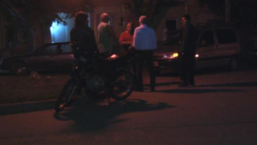 Choque entre una moto y un vehículo en Juan B Justo al 500 con una persona lesionada