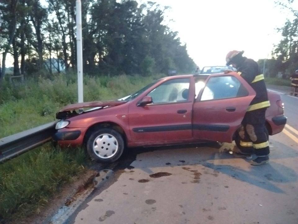 Un auto despistó e impactó contra guardarrail en ruta 9