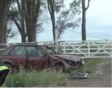 Despiste y vuelco en solitario de un automóvil en ruta 9