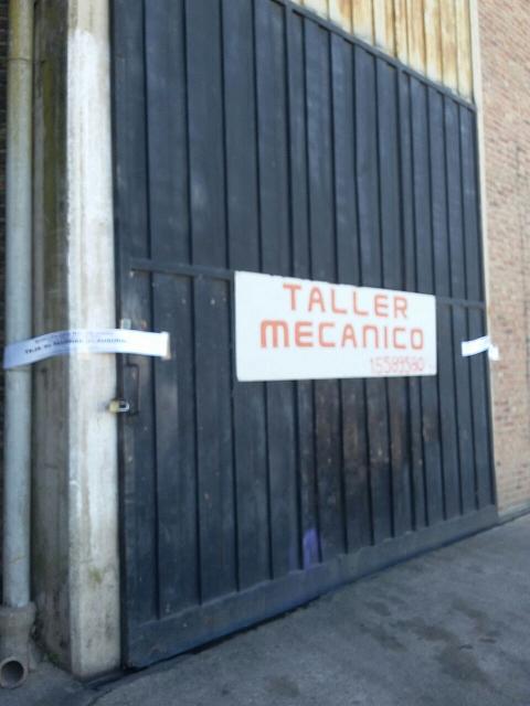 Clausura del taller mecánico donde el fin de semana se realizó una fiesta privada