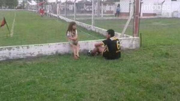 La nena que conmovió y le dio una lección a un jugador expulsado