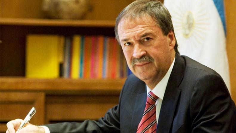 Córdoba : Schiaretti creará con la UNC una escuela de anestesistas