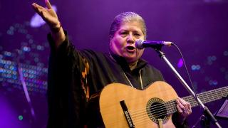 Se accidentó la cantante Silvia Pacheco en la autopista a la altura de General Roca