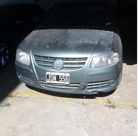 Conductor alcoholizado chocó contra la rotonda del lago Henry Dellarossa