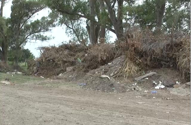 Terreno baldío de grandes dimensiones convertido en basural