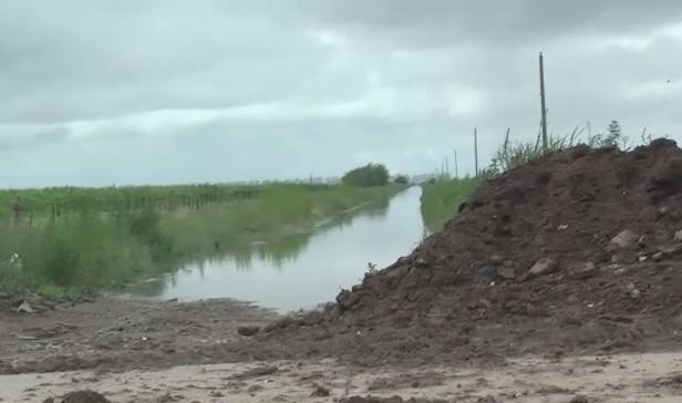 Calle Del Niño y circunvalación oeste cerrada por acumulación de agua