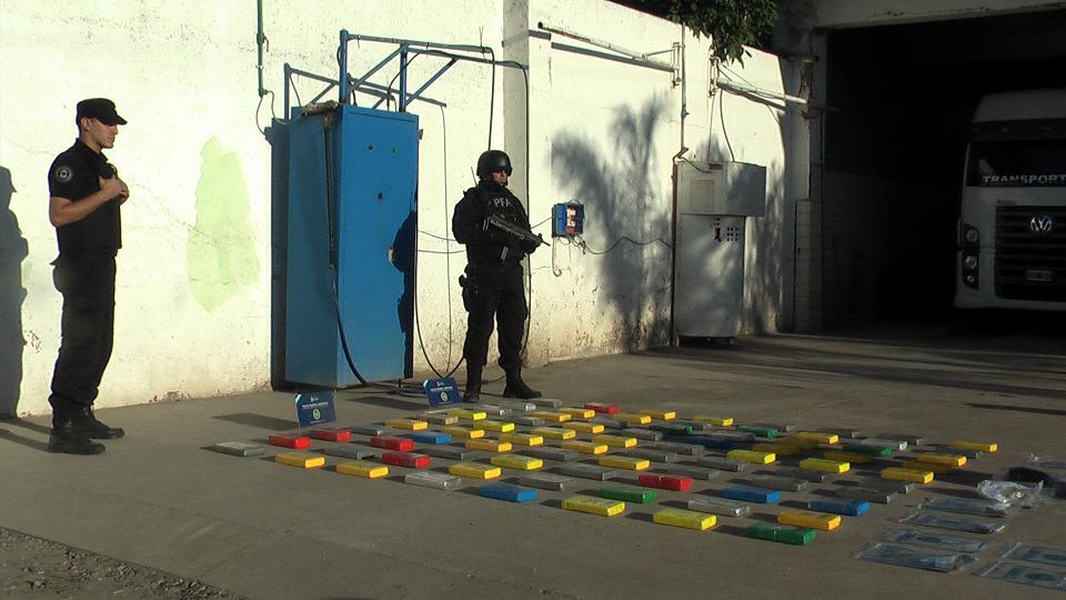 Incautan 84 kilos de cocaína de máxima pureza