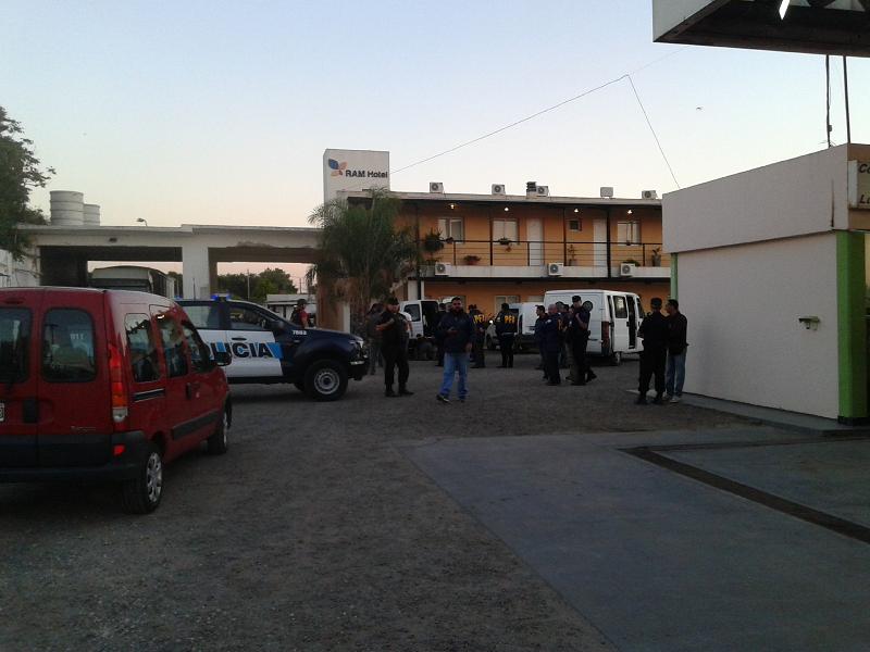 Gran despliegue Policial en Operativo por drogas en Hotel RAM