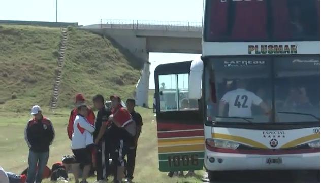 Operativo de control de micros en la previa del partido entre River- Central en Córdoba