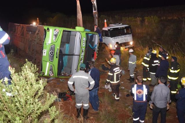 Volcó un micro en Brasil con egresados de Misiones: habría al menos  3 muertos
