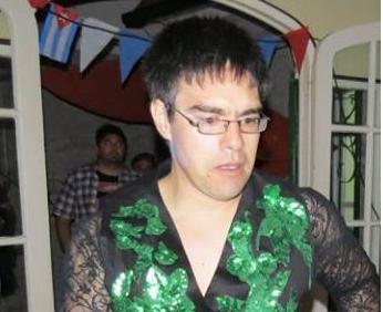 Fue mi vecino Oliva quien arrojó objetos en mi patio. Quería aclarar que las cosas que compré fueron en compra venta Marcos Juárez a muy buen precio”