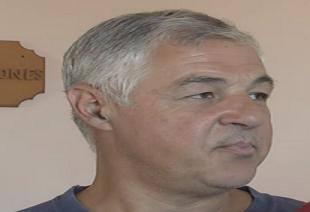 Como se les trabó la puerta, no pudieron llevarse objetos mayores, pero revolvieron y tiraron todos los cajones”