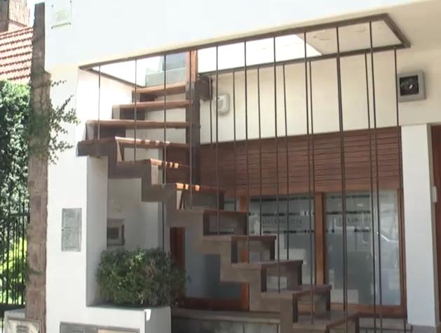 La persona que intentó entrar a mi casa está detenida ya que tiene cuatro causas”