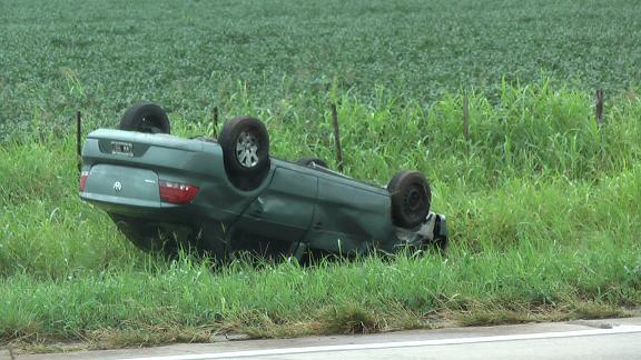 Vuelco en solitario de un automóvil en el km. 425 de Autopista Córdoba- Rosario