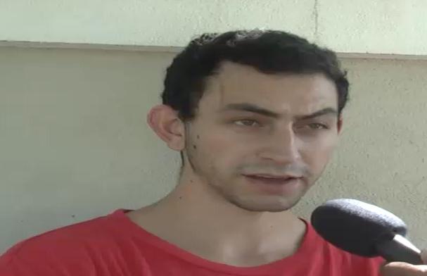 Una vecina observó  a dos chicos que se llevaron la moto”