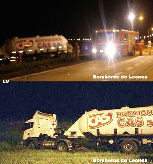 Choque por alcance entre dos camiones en autopista a la altura de Leones