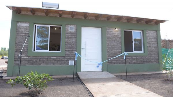 Se inauguró en Argentina la primera casa construida con ladrillos de plástico reciclado
