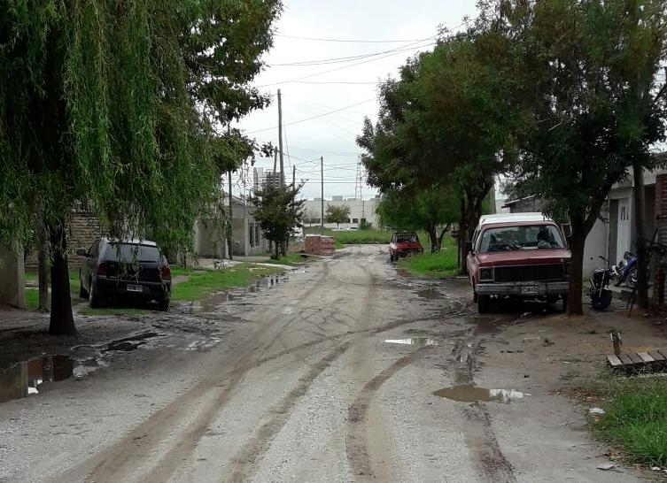Reclamo respecto a la actitud de una vecina arquitecta que obstruyó la circulación de agua del barrio