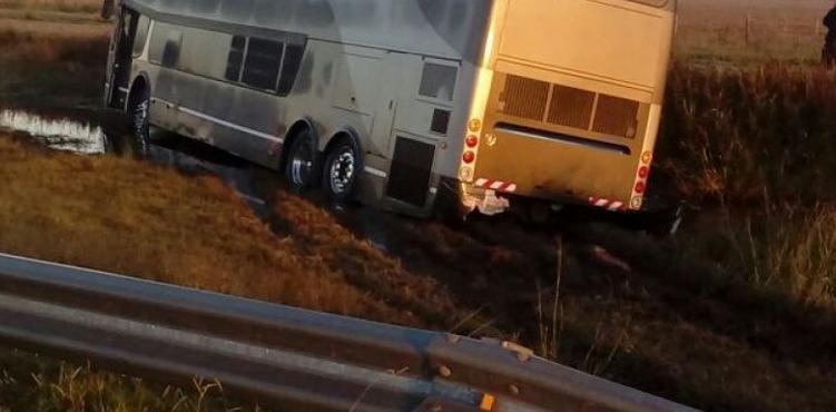 Bell Ville: vuelco de Motorhome donde viajaba la banda de Sergio Lapegüe