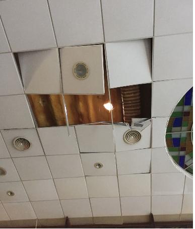 Un caño cayó de edificio en construcción y perforó techo de boliche Blest y se incrustó en el piso