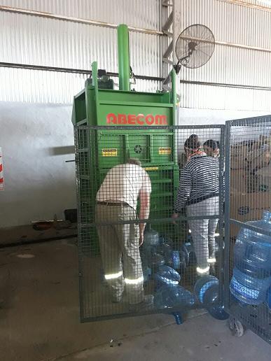 Presentación de dos máquinas compactadoras para el Vertedero Municipal