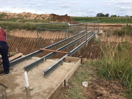 INTA construirá el puente de la bici senda que fue afectado por canal de desagüe Municipal