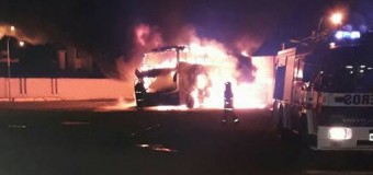 Incendio total de un colectivo Córdoba Coata que se encontraba estacionado en la terminal de ómnibus