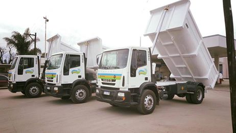 Tres nuevos camiones OKM con cajas volcadoras para el Municipio