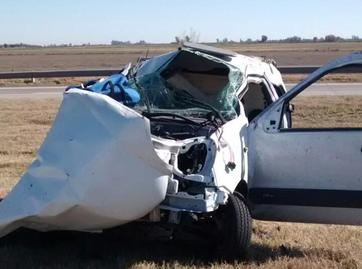Dos personas fallecidas en un despiste y vuelco de un utilitario en autopista